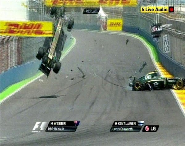 Webber idegborzoló balesete Valenciában - videó