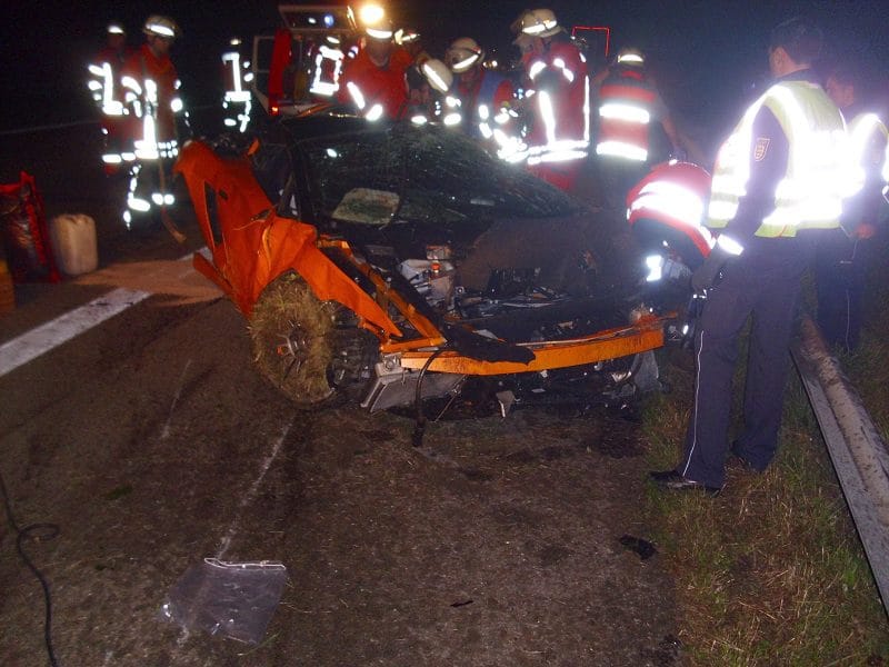 Halállal végződött a Lamborghini és a Mercedes közúti versengése – fotók