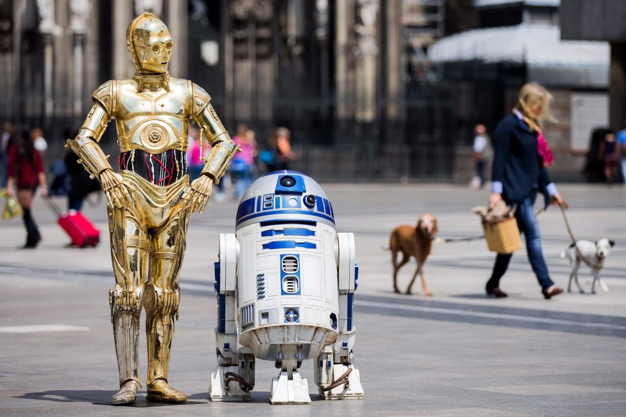A Star Wars szereplői ácsorognak a kölni dóm előtt