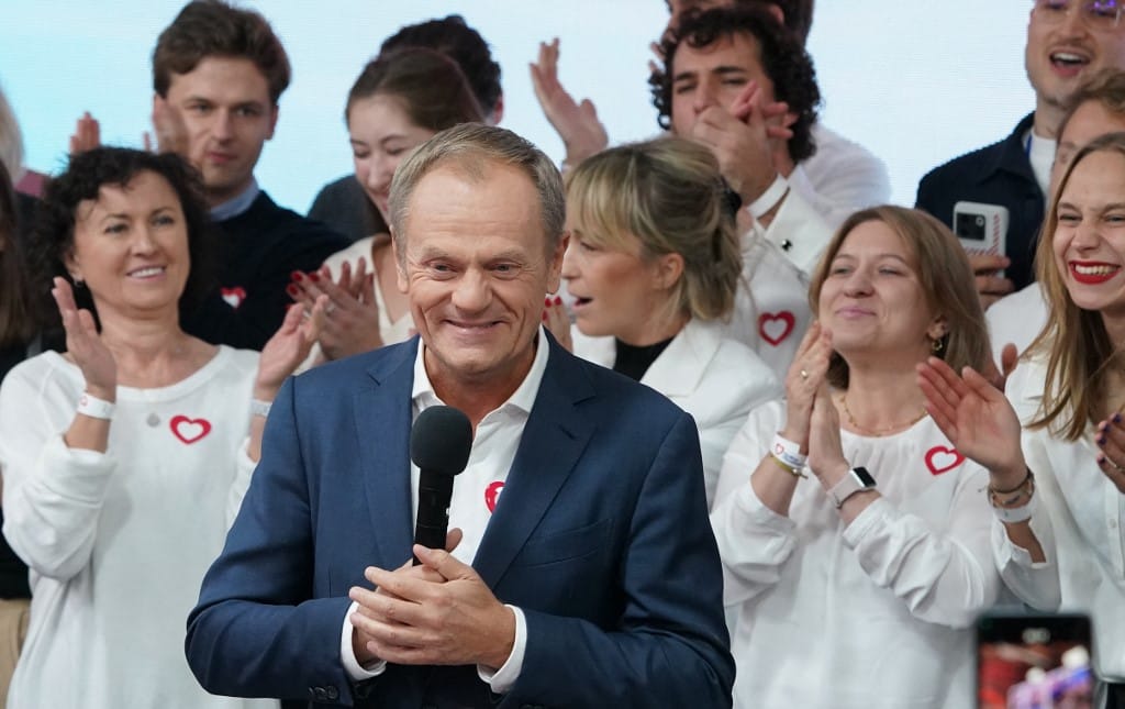 Tusknak van esélye kormányt alakítani, de óriási kavarás jöhet a másik oldalon