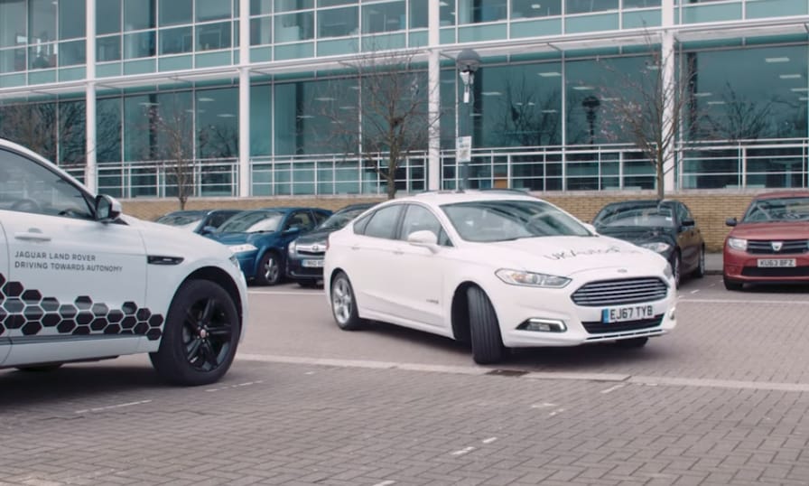 Évente egy napot töltünk parkolóhely-kereséssel, a Ford most egy új ötlettel rukkolt elő