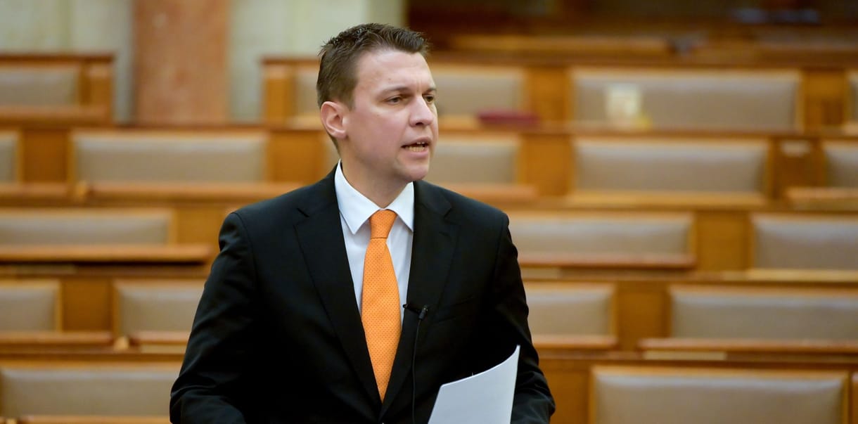 Menczer a Szájer-ügyről: Ha a kormány zsarolható lenne, elállna a vétótól