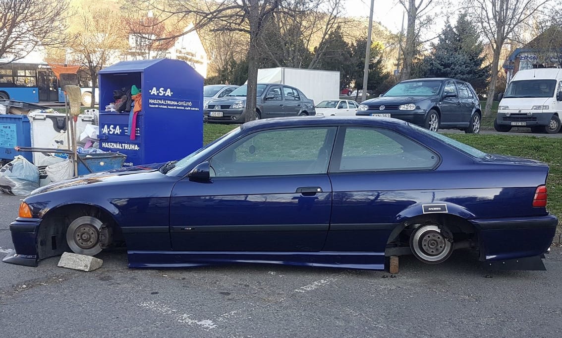 Felajánlást tett a spéci BMW tulajdonosa, akinek lelopták a felnit a kocsijáról