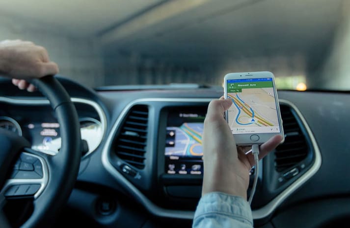 Sokat használja telefonján a GPS-t? Akkor jobb, ha erről is tud: egy kevesek által ismert veszélynek teszi ki magát