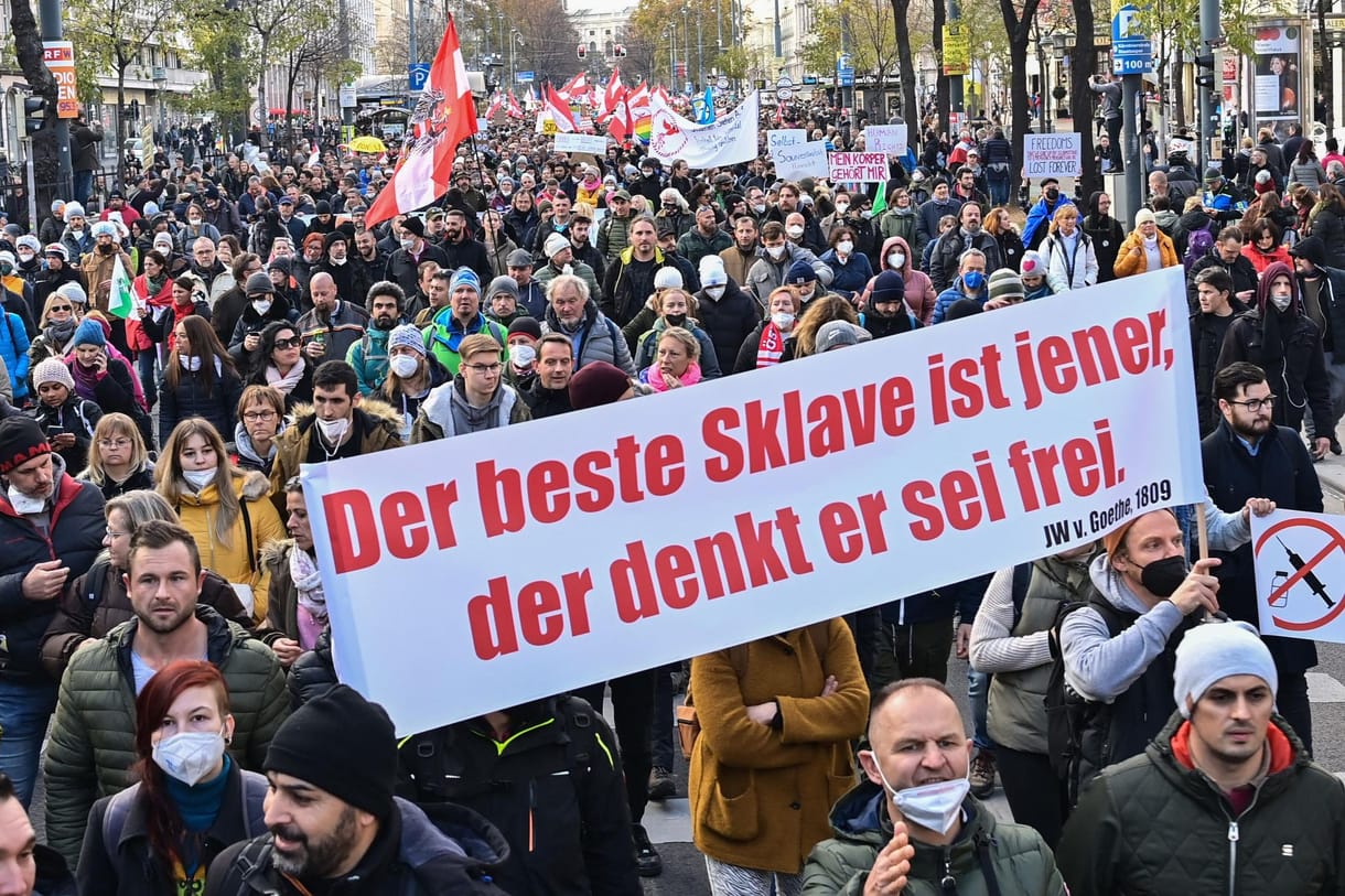 Vírusként terjed a tüntetési hajlam Európában a járványügyi szigorítások ellen 