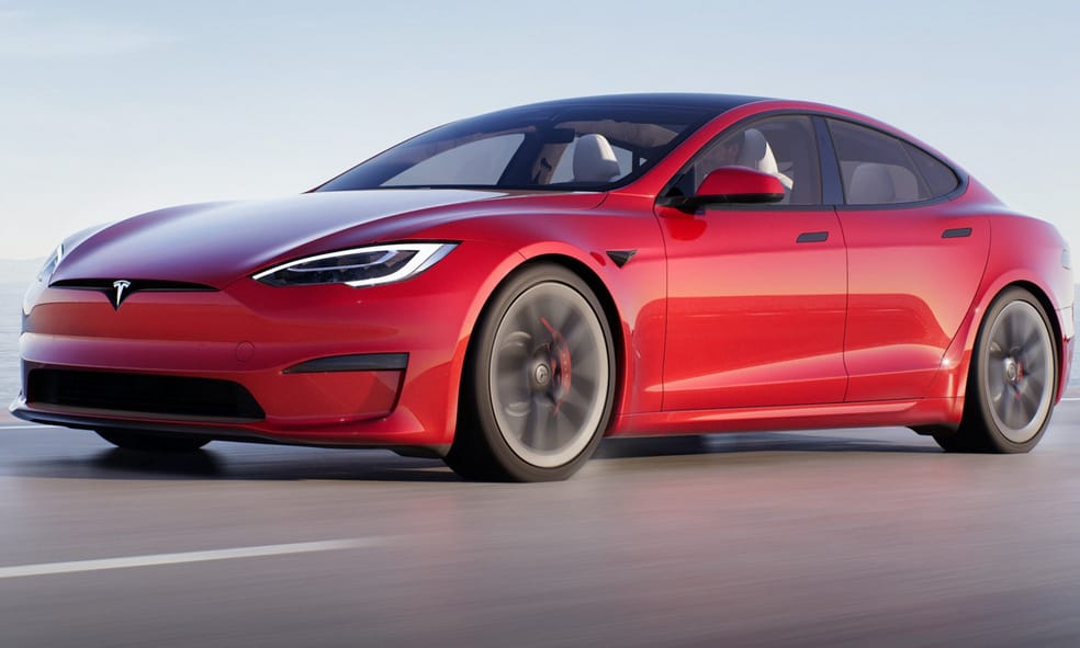A Tesla elkaszálta az 1100+ lóerős csúcs-villanyautót