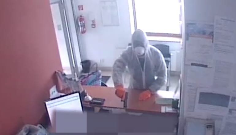 Videón a királyhelmeci OTP kirablása