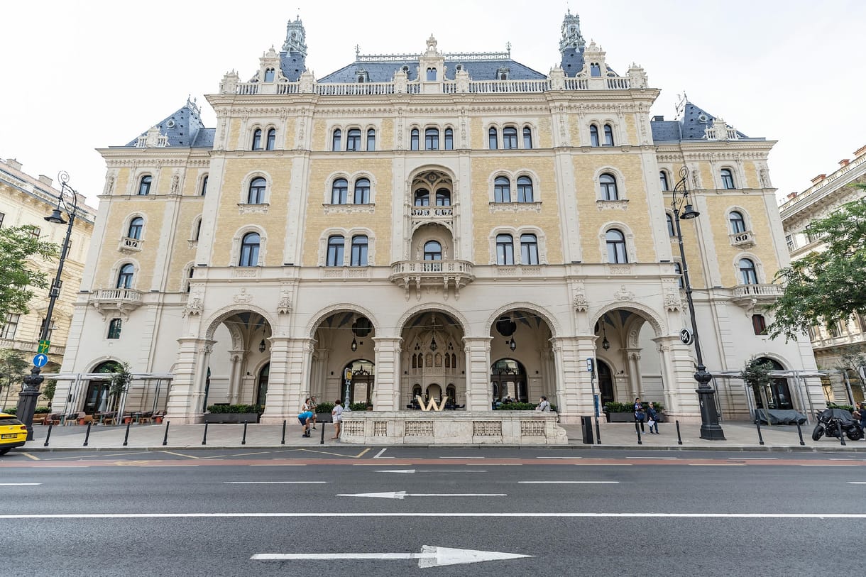 Csipkerózsika felébredt? Így néz ki luxushotelként az egykori Balettintézet 
