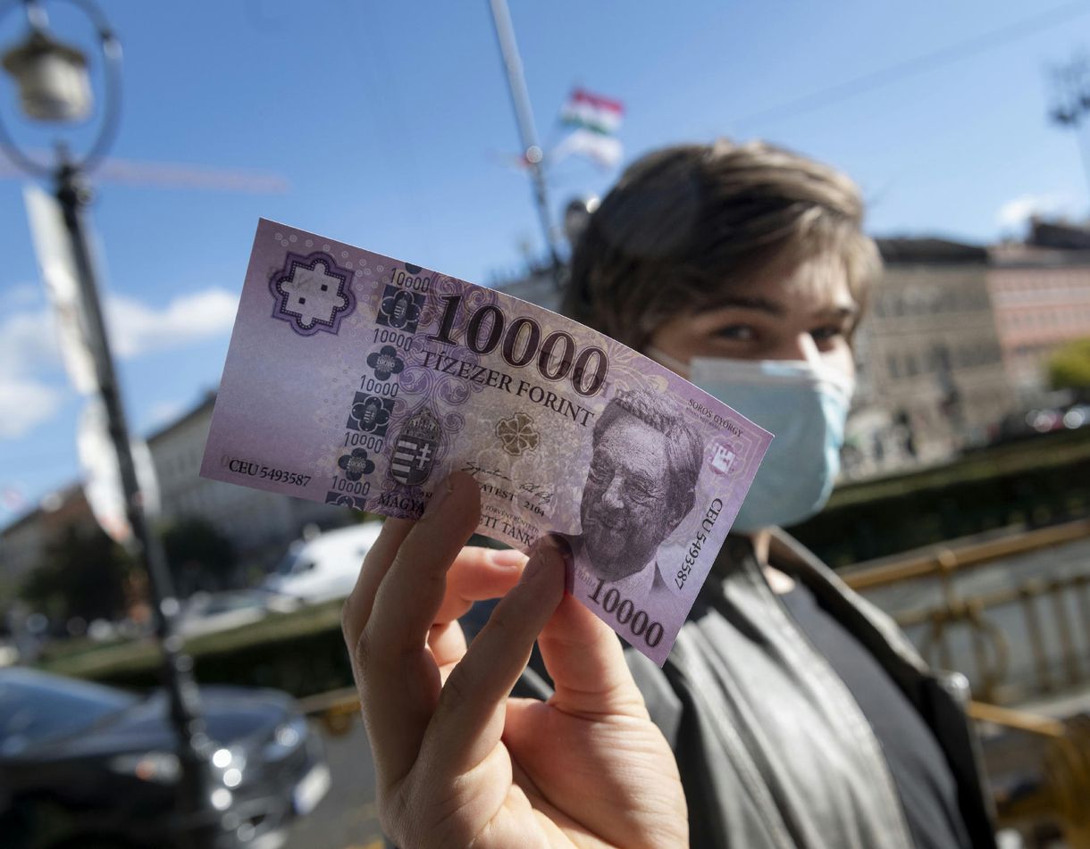 Szuverenitásvédelmi hatóságot hozna létre az ellenfeleire vadászó Fidesz
