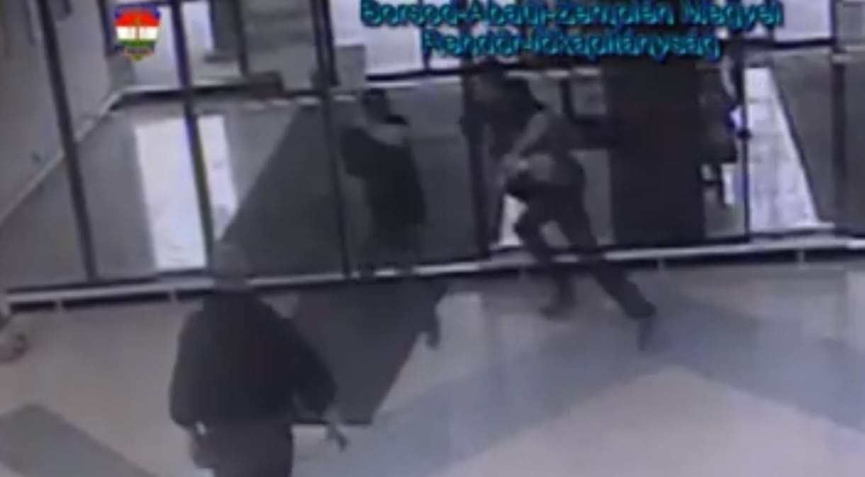 Fotocellás ajtó kapcsolta le a szalámitolvajt – videó