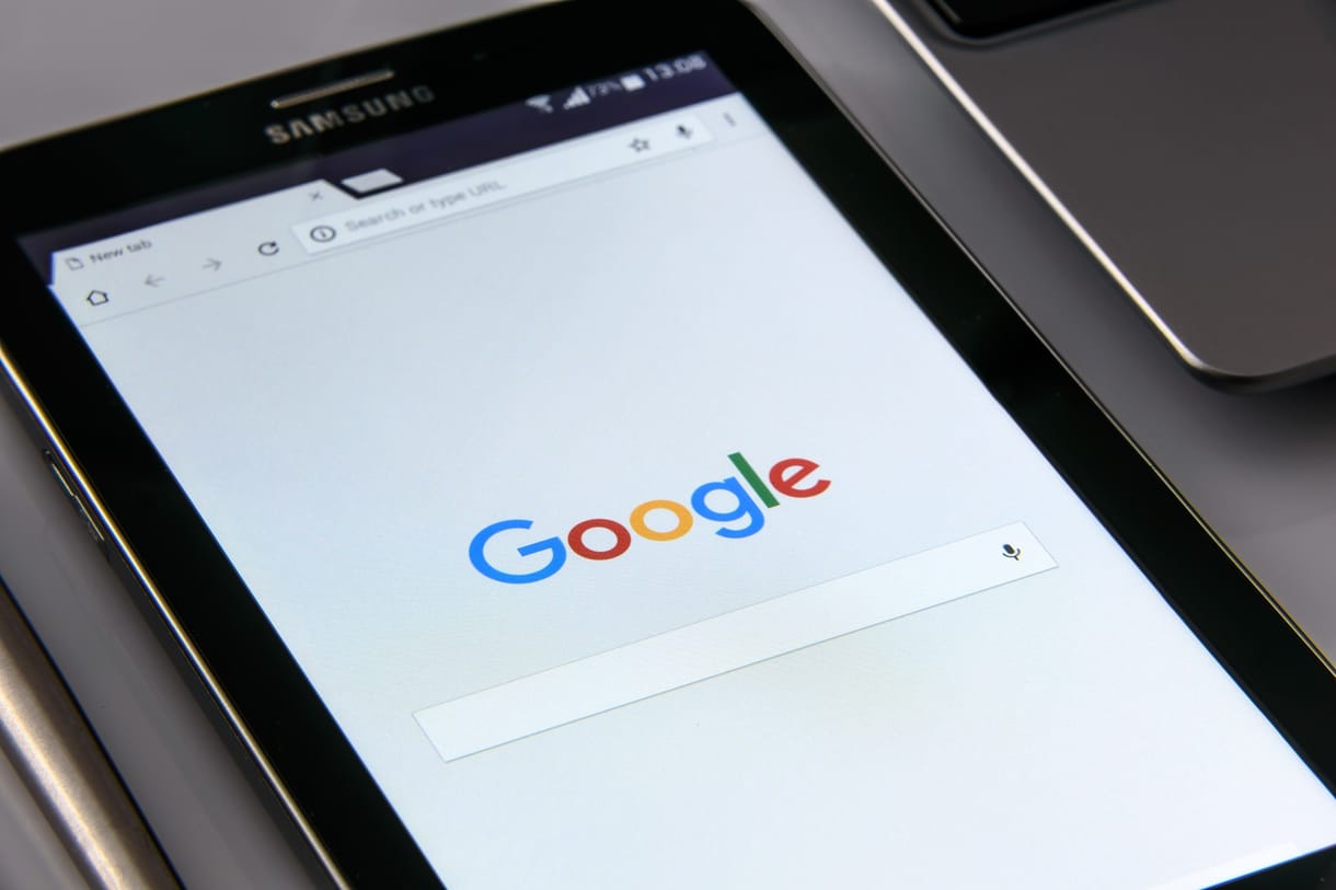 Letiltatná az Európai Bizottság a Google keresőjében az orosz állami médiát