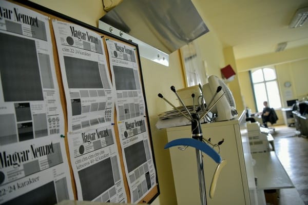 A Magyar Nemzet bezárásáról: Simicska egy geci