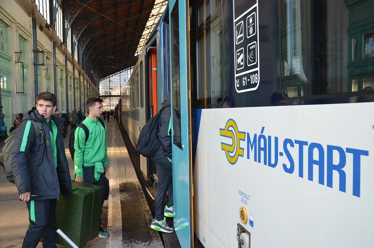 Szokatlan járművel utazott meccselni az FTC csapata