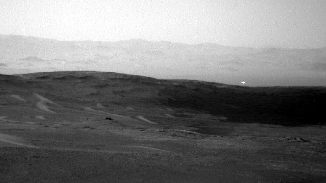 Ez vajon mi lehet? Rejtélyes fehér fényt fotózott a Marson a Curiosity