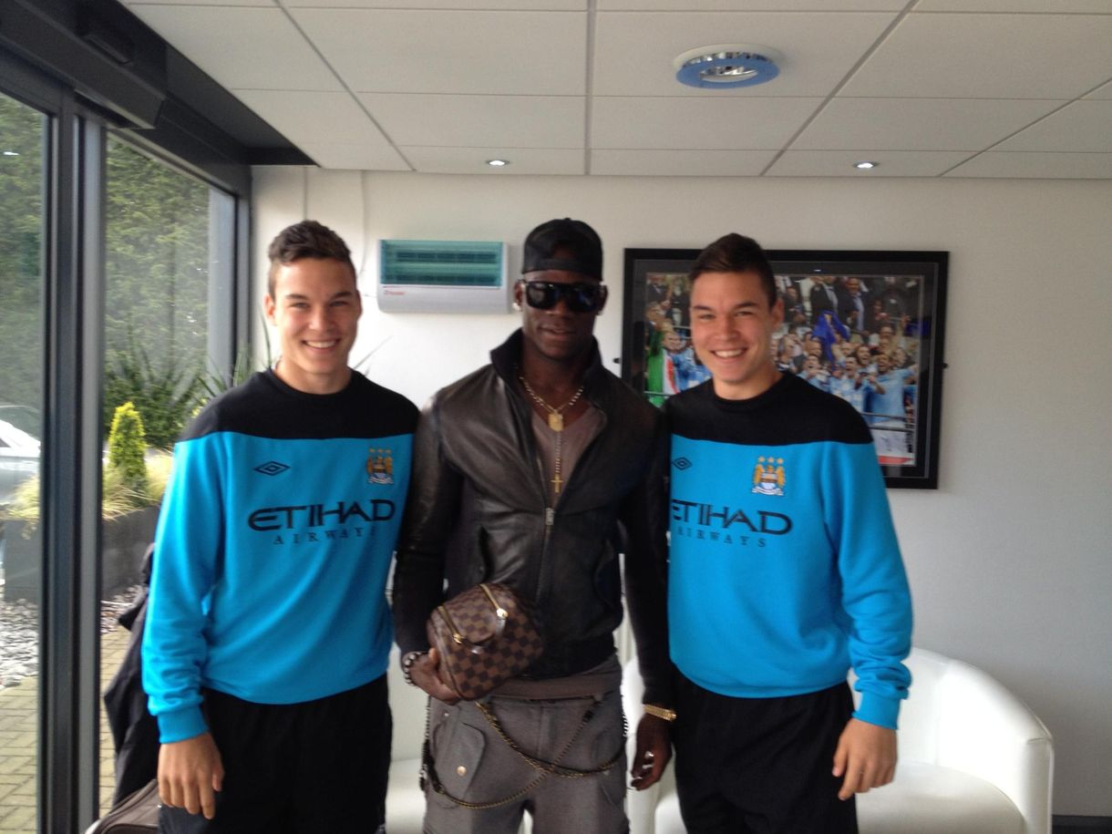 Balotelli és a Bobál-ikrek