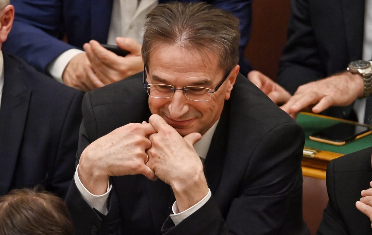 Már nem dolgozhat ügyvédként Völner Pál, a korrupcióval vádolt volt államtitkár