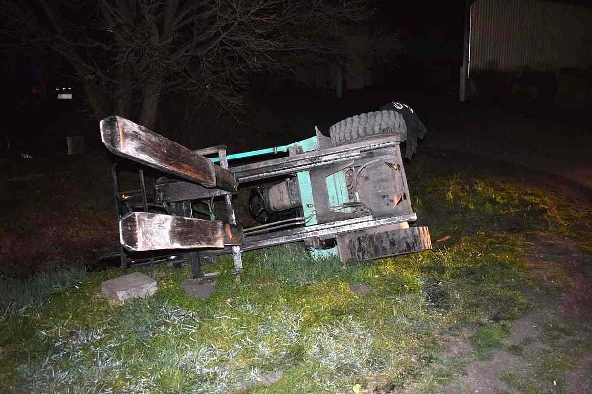 Két targoncával elakadt, egyet felborított, ami kigyulladt, egy terepjárót pedig összetört egy férfi Szarvason