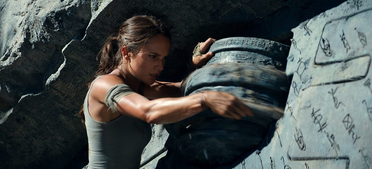 Tényleg túl kicsi Lara Croft melle?