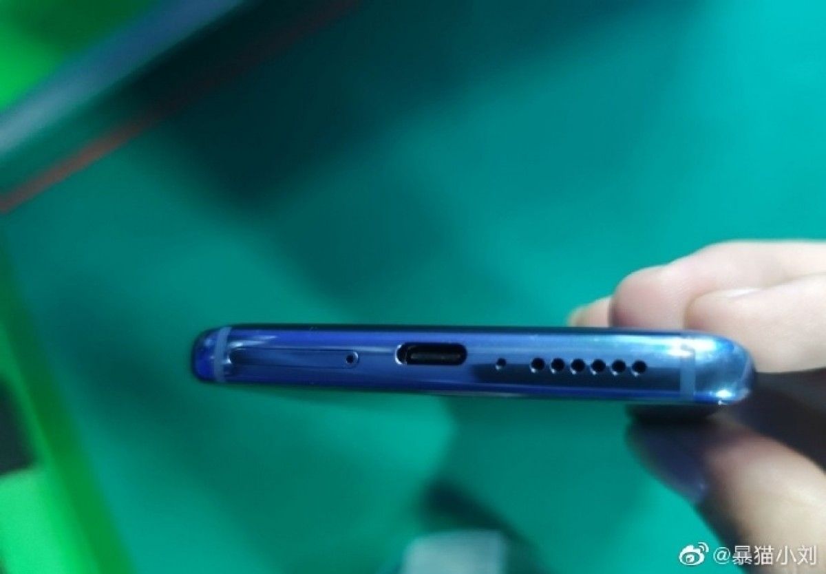 Kiszivárgott fotókon a Xiaomi új telefonja, amellyel borsot törnének a Samsung orra alá