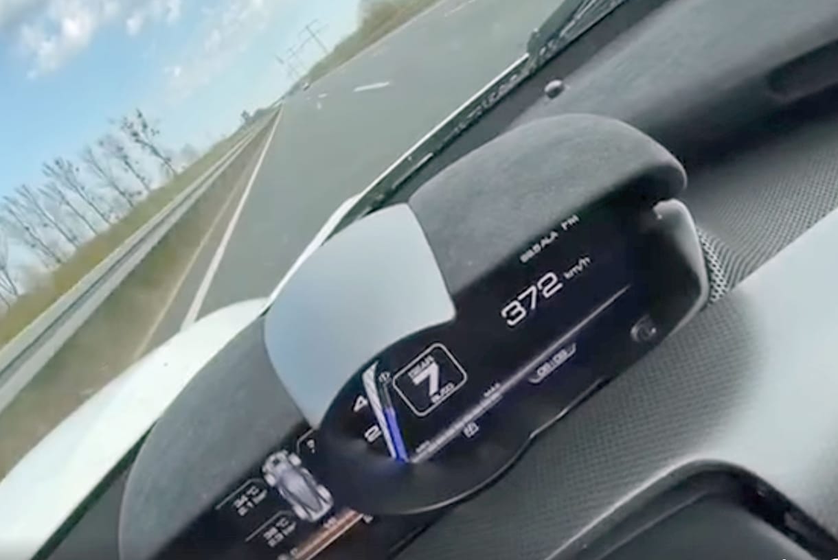 Kicsit elszaladtak a lovak: 372 km/h-val hajtott egy autós 