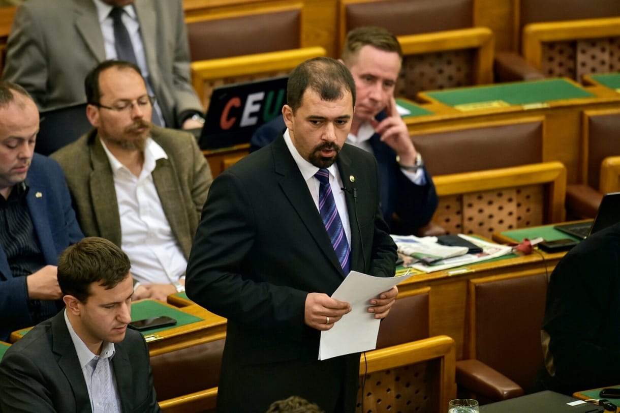 A zsidózó Szávay december 31-én adja vissza mandátumát