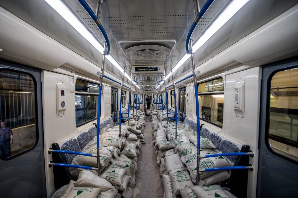 800 millió forintos kötbért akar a BKV a felújított 3-as metrók miatt