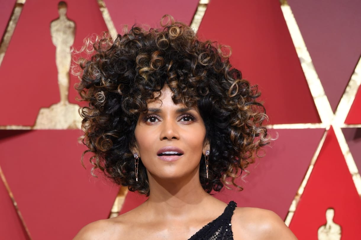 Halle Berry bocsánatot kért, amiért egy transznemű szerepet akart elvállalni