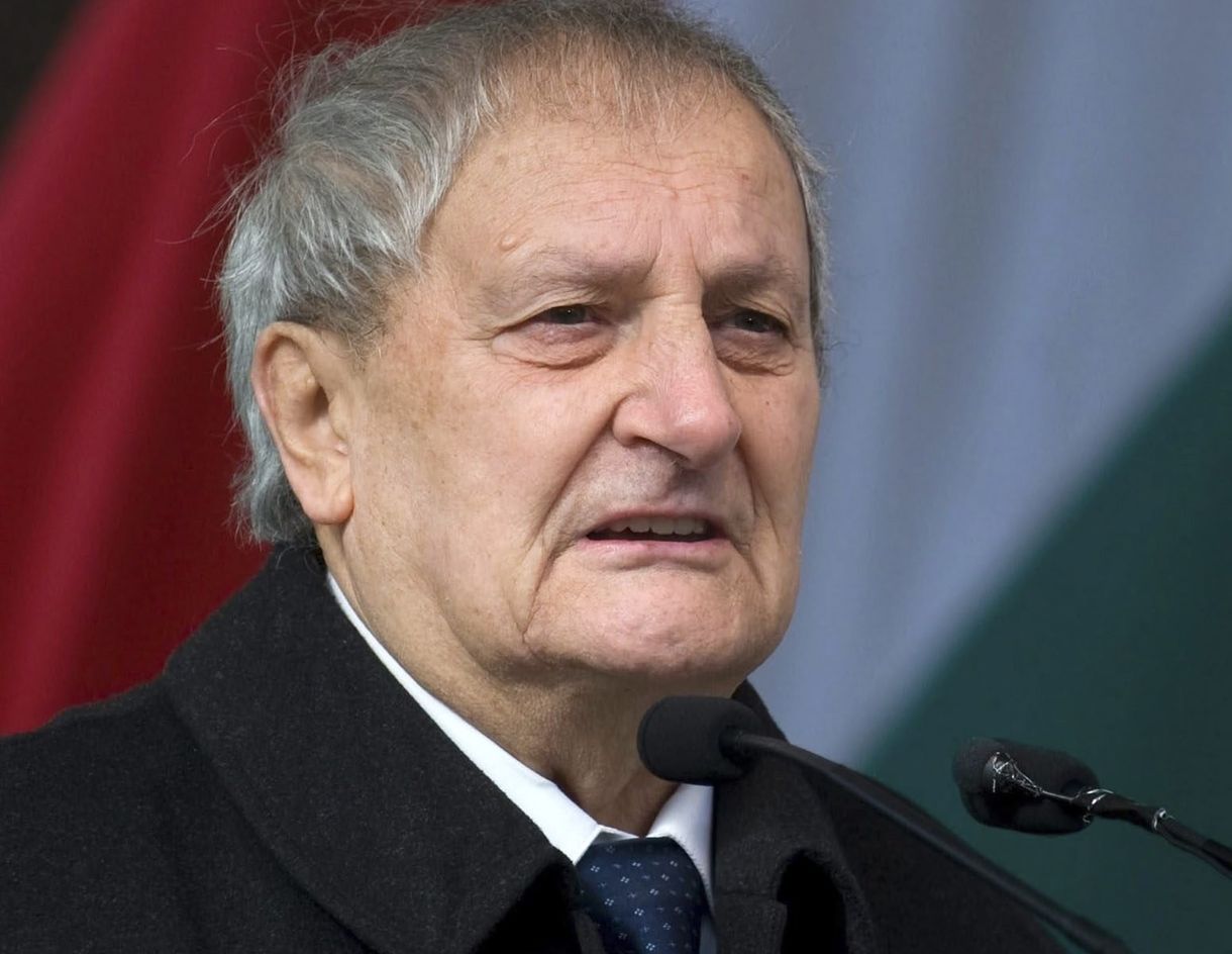Meghalt Fónay Jenő