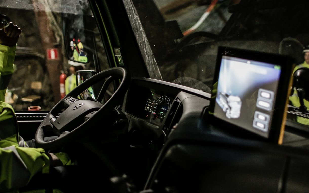 Nem csak a Tesla érdekes, a Volvo kamionja például már egyedül megy a fuvarért