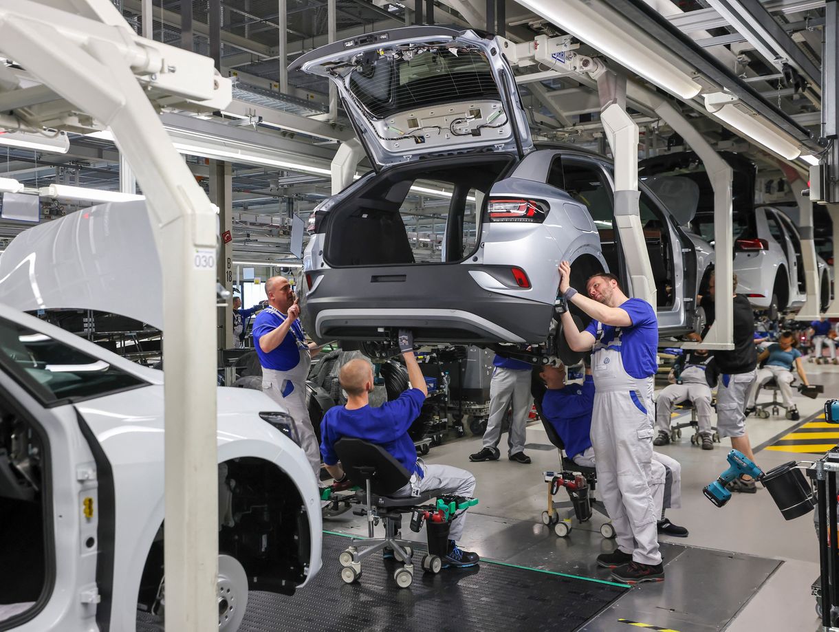 Lehet, hogy a jövő elektromos, de a Volkswagen megint milliárdokat fektet a belső égésű motorokba