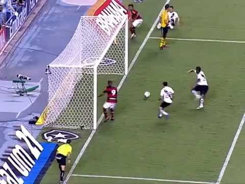 Videó: két méterről lőtt óriási kapufát a Flamengo csatára