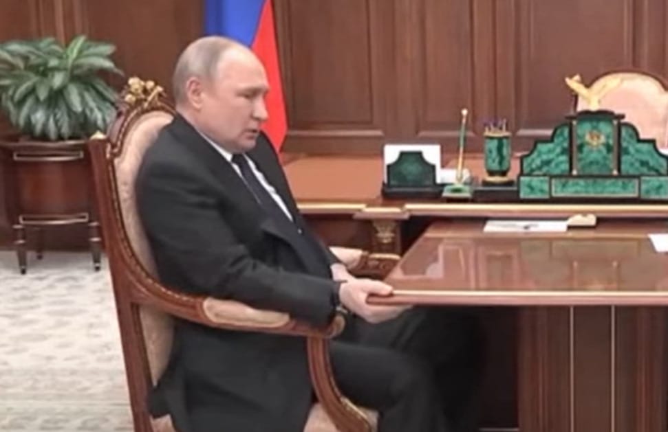 Videón, ahogy Putyin utasítja a védelmi miniszterét az acélgyár ostromának leállítására