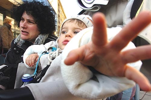 Népszava: évekre jegelik a családi pótlékot 