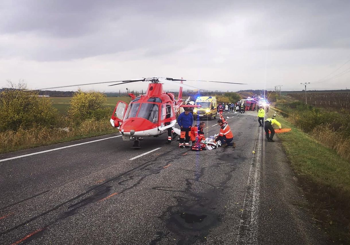 Négy gyerek is az áldozatok között van a szlovákiai busztragédiában