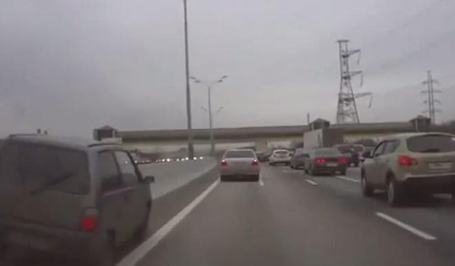 Annyira zseniálisak ezek az orosz autósok – videó