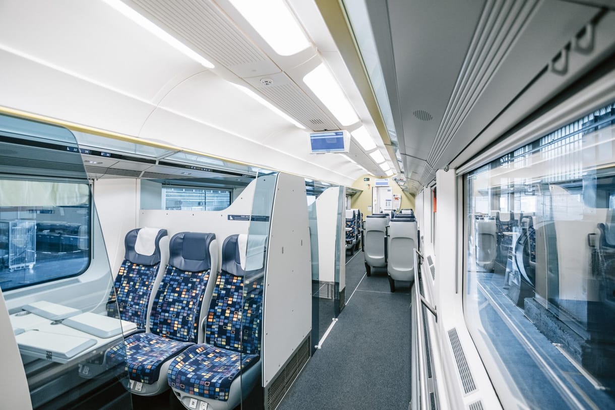 Több kocsival közlekedő vonatokkal erősít a MÁV a hosszú hétvégén, a buszos menetrend megváltozik