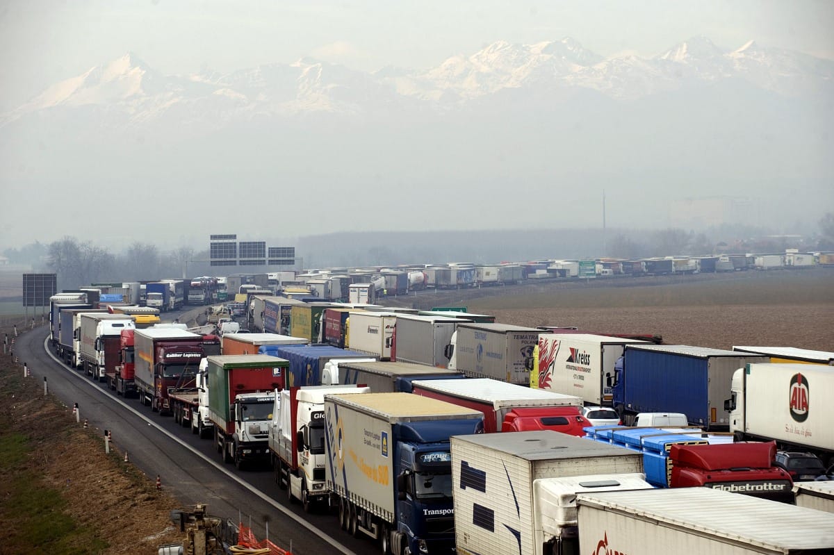 Két számjegyű százalékos díjemelésre kényszerülnek a magyar fuvarozók