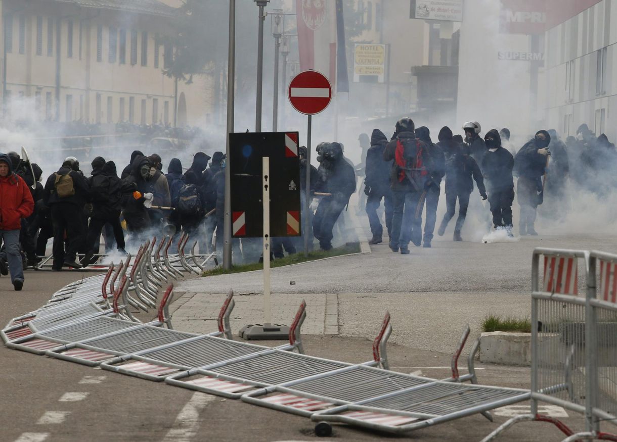 Menekültek tüntettek Olaszországban, miután lelőttek egy mali férfit a rendőrök