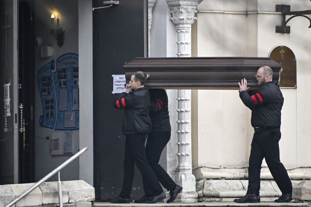 Az orosz hatóságok hivatalos jelentése szerint Navalnij magas vérnyomásban halt meg
