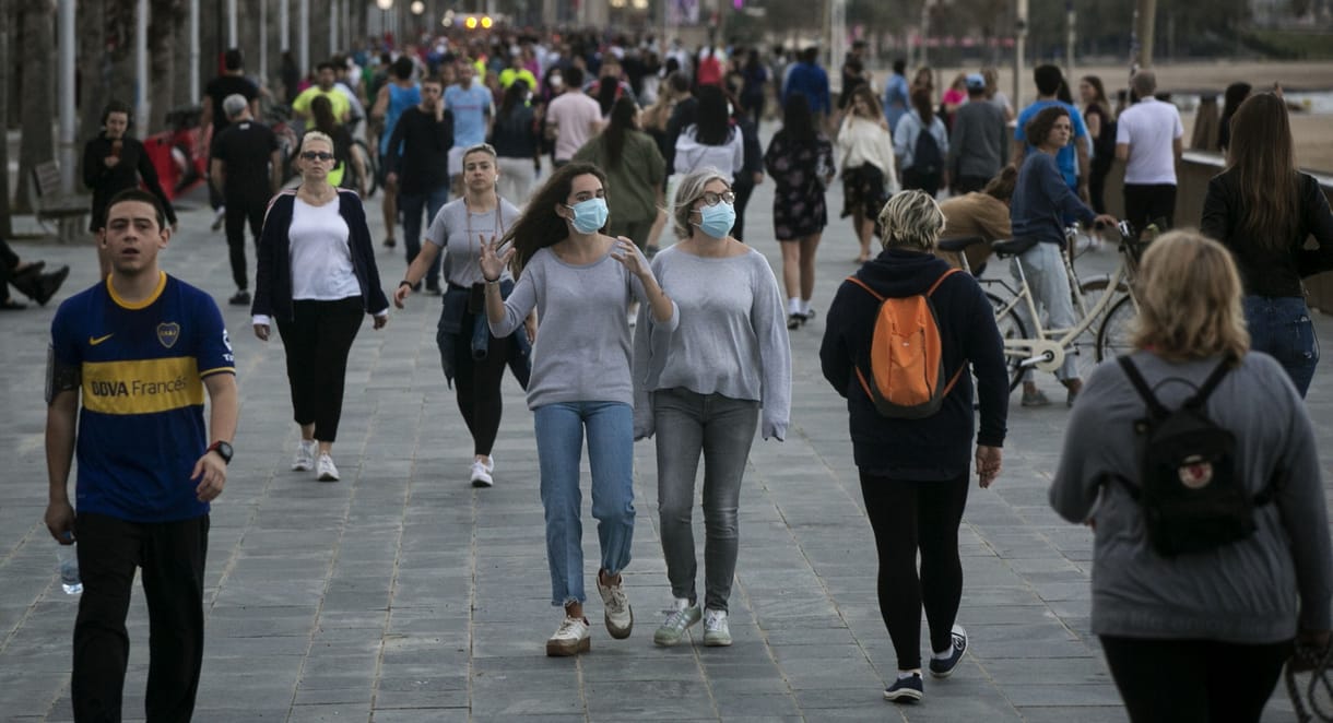 Barcelonában kiszélesítik a járdákat a távolságtartáshoz