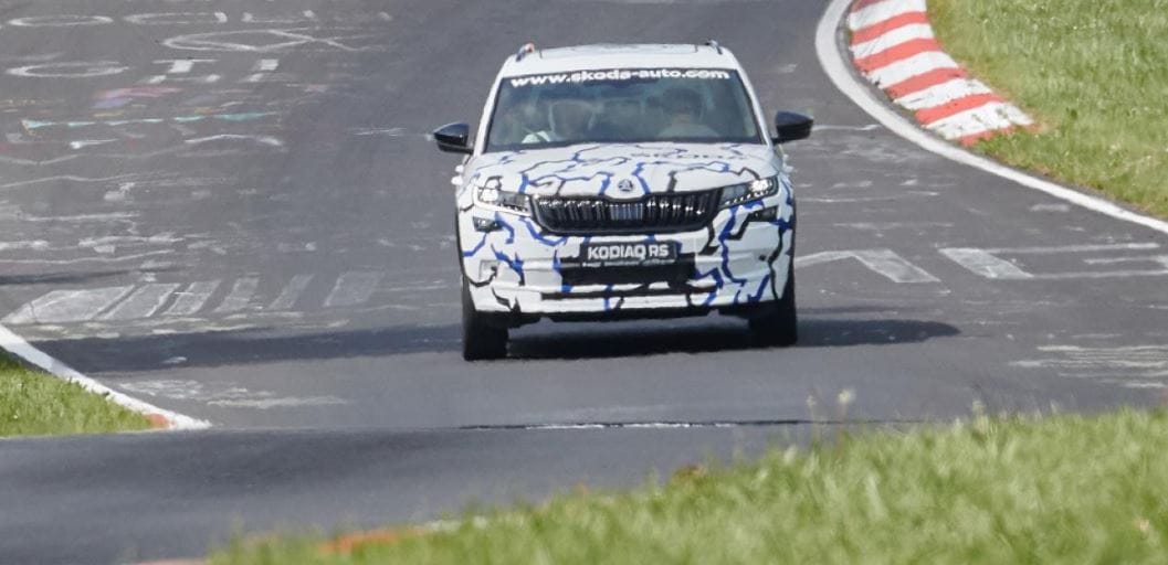 Még a Skoda is a Nürburgringen nyúzza a 240 lovas Kodiaqot