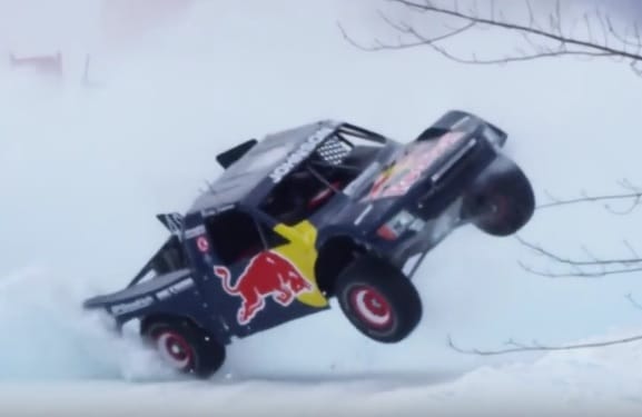 900 lóerős terepjárók repkednek sípályákon, ilyen is van - videó