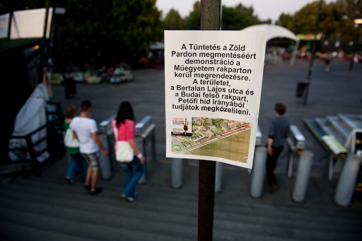 Tüntetés a Zöld Pardon bezárása ellen