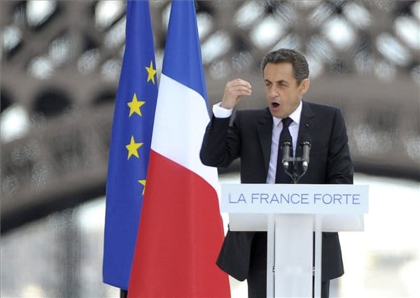 Sarkozy az utolsó pillanatban törhet ki szorongatott helyzetéből