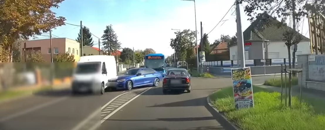 Nem adta meg az elsőbbséget a BMW-s, nekihajtott egy furgonnak