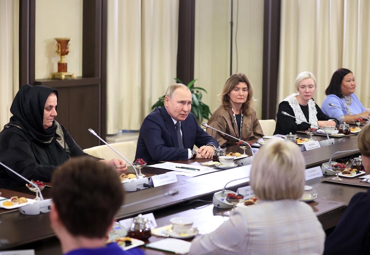 Szalámi és szőrmekabát – sok orosz család ennyit kap a háborúban elesett rokonaiért