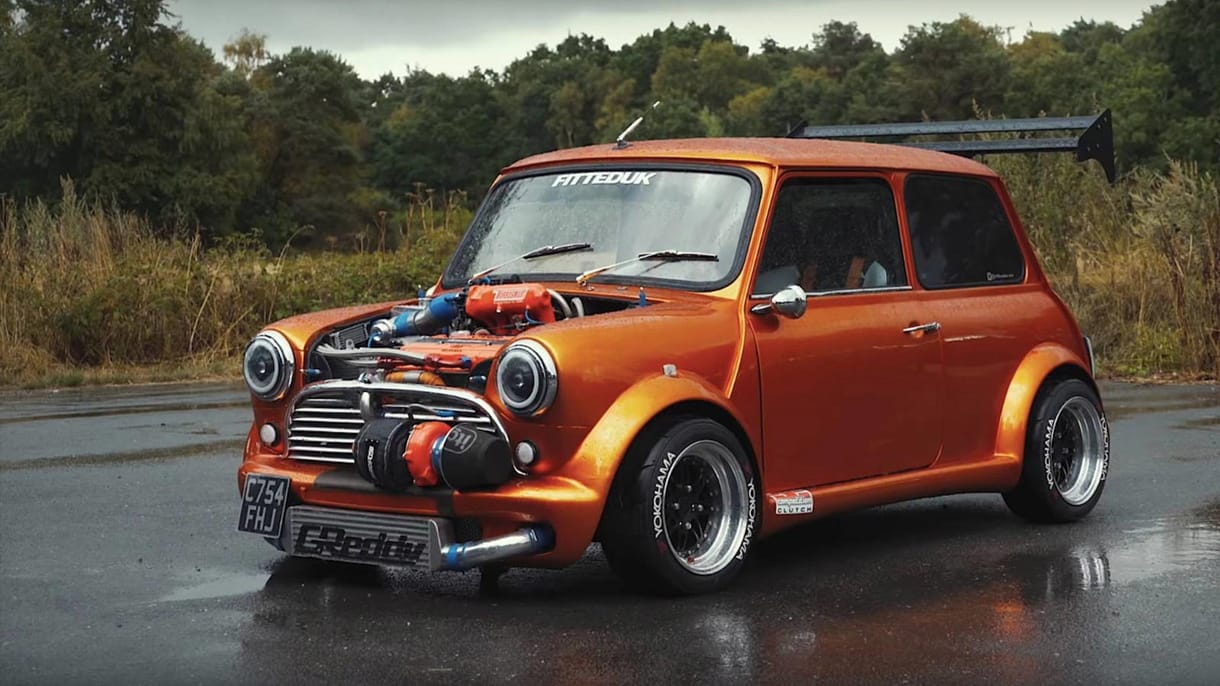 360 lóerős most ez a széttuningolt kis Mini