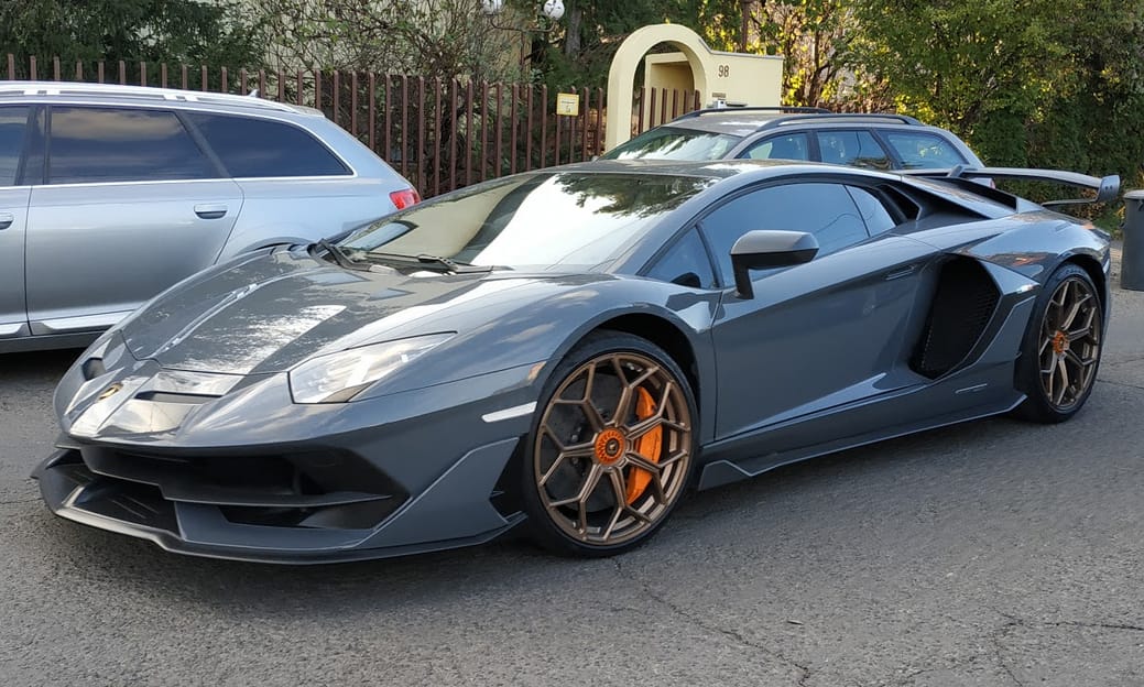 Budapesten a szuperritka 770 lóerős Lamborghini Aventador SVJ