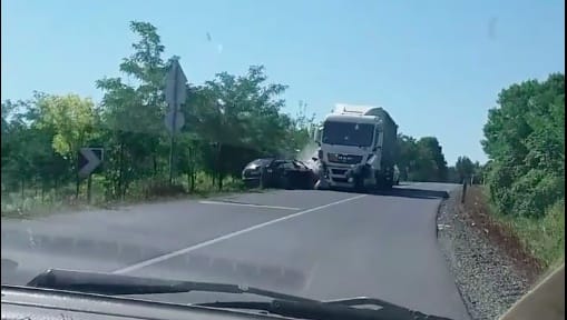 Videó: frontális balesetet rögzített egy autós Zámolynál