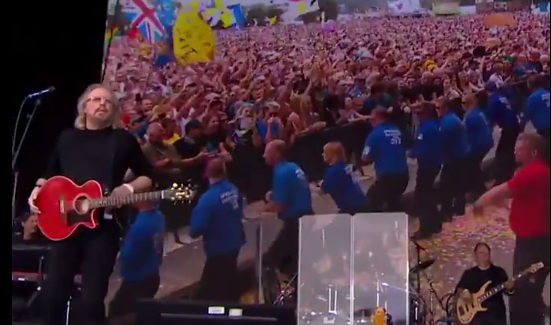A Bee Geesre táncoló angol biztonságiak elviszik a cukiságverseny aranyérmét - videó